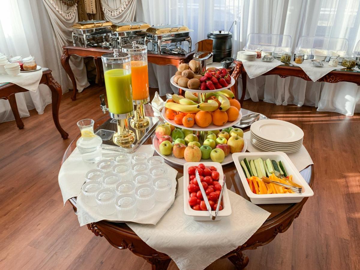 Gregory Boutique Hotel Кишинев Екстериор снимка A buffet at a hotel