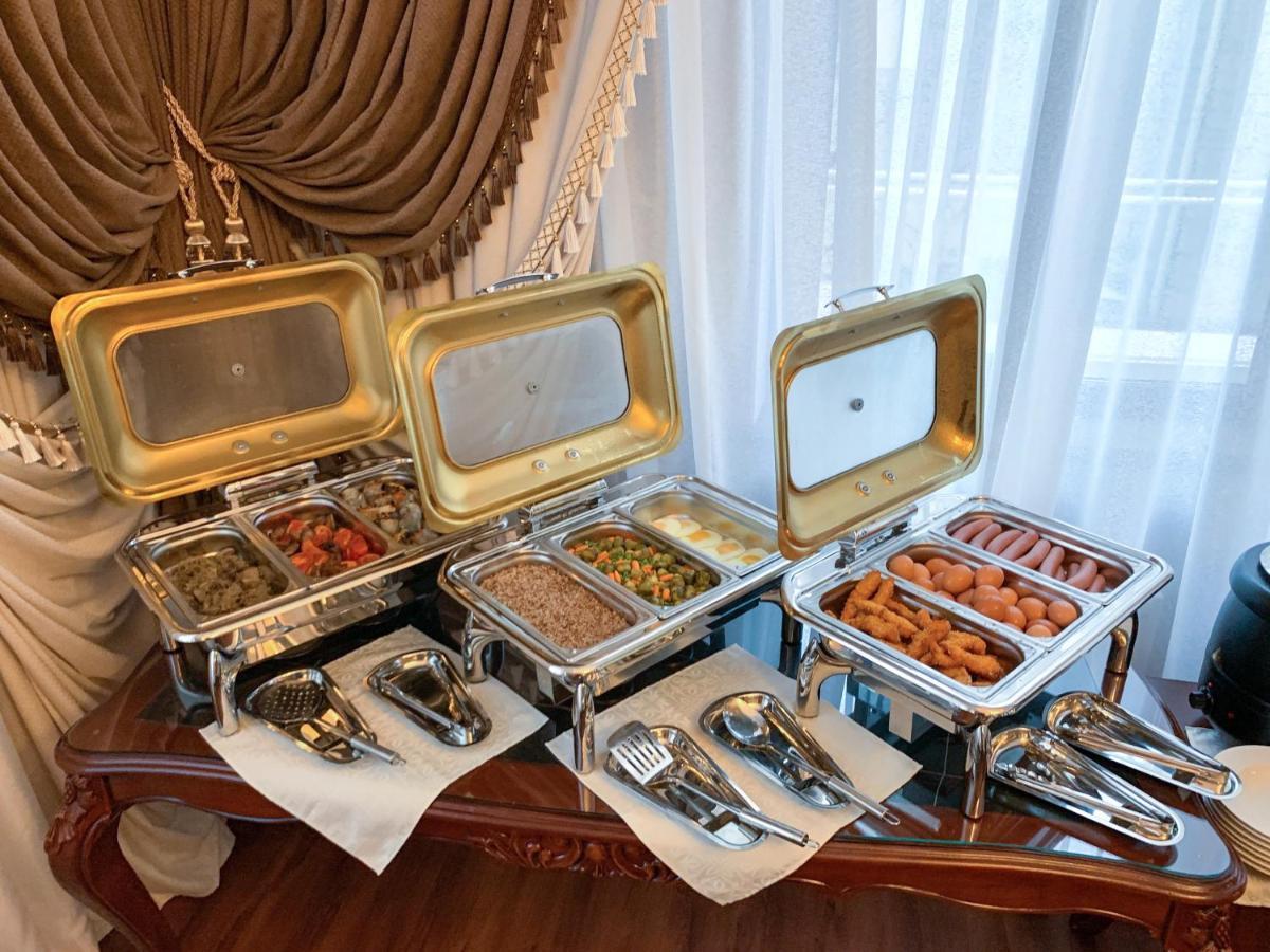 Gregory Boutique Hotel Кишинев Екстериор снимка A selection of chafing dishes