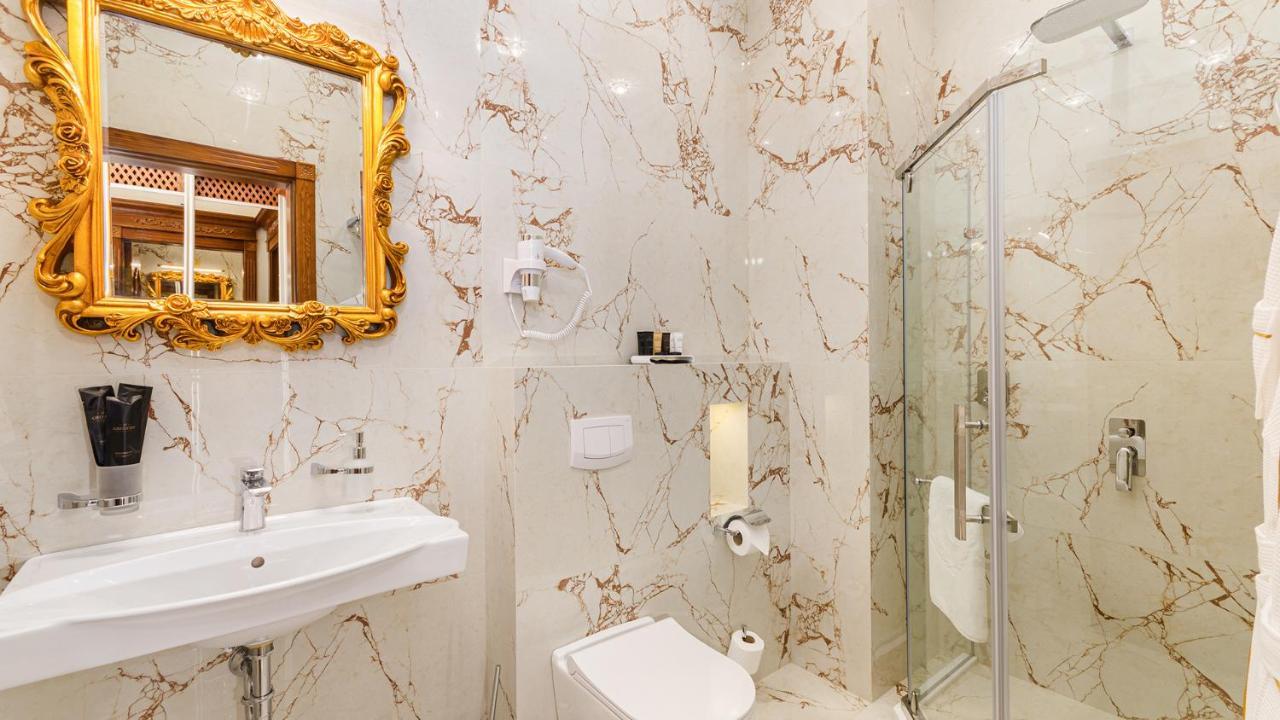Gregory Boutique Hotel Кишинев Екстериор снимка Bathroom