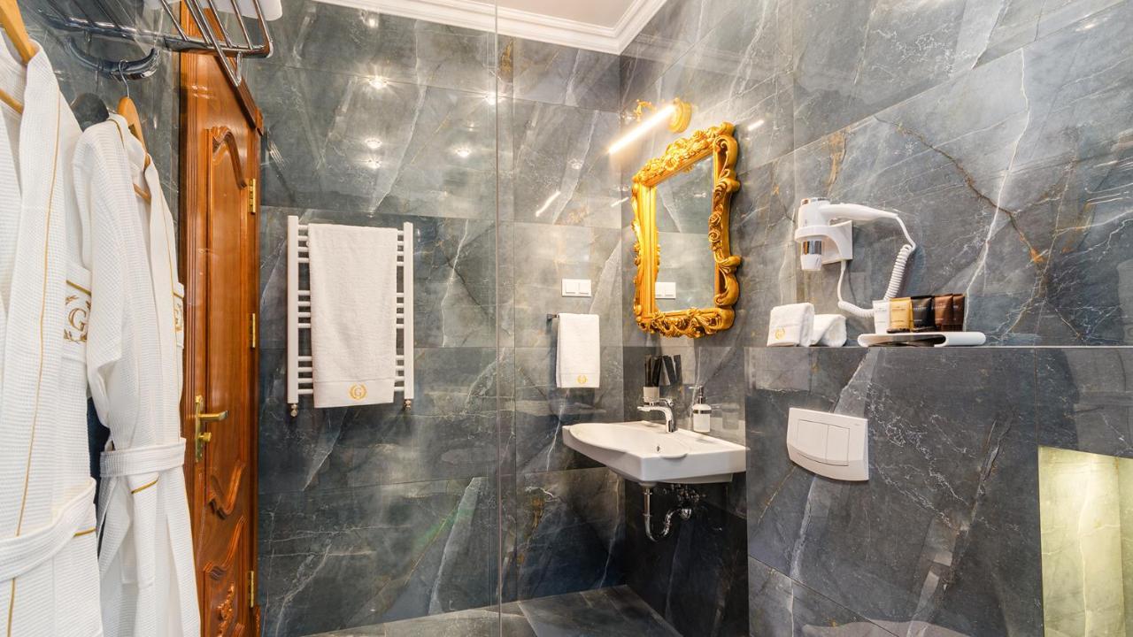 Gregory Boutique Hotel Кишинев Екстериор снимка Bathroom