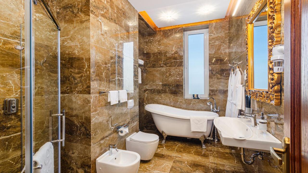 Gregory Boutique Hotel Кишинев Екстериор снимка Bathroom