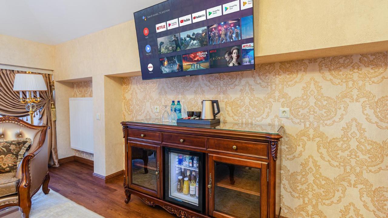 Gregory Boutique Hotel Кишинев Екстериор снимка A television mounted on a wall