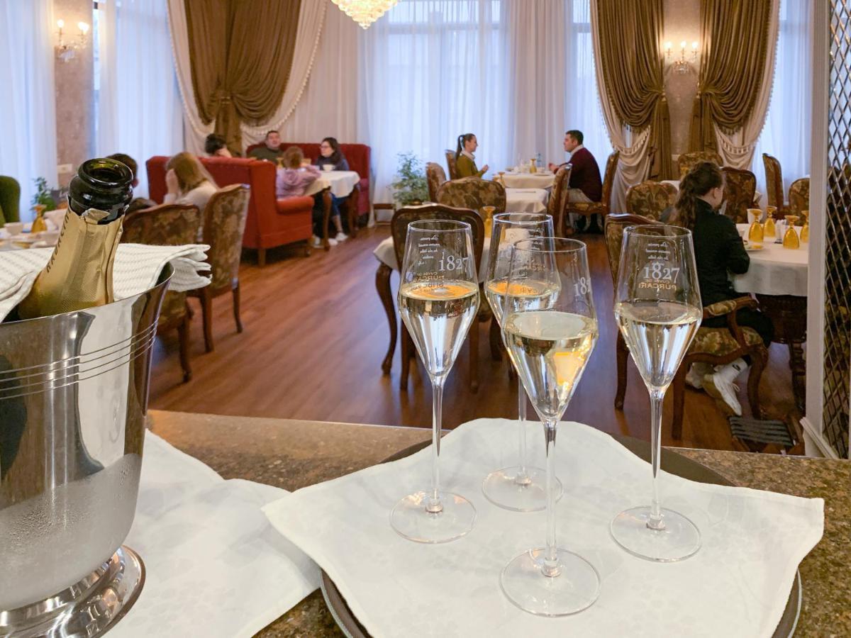 Gregory Boutique Hotel Кишинев Екстериор снимка Restaurant
